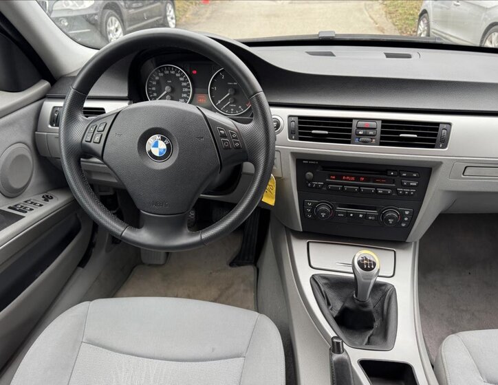 BMW Řada 3 Kombi 2,0 l 120 kw