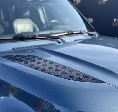 Land Rover Defender 51