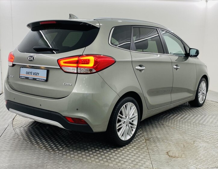 KIA Carens 2