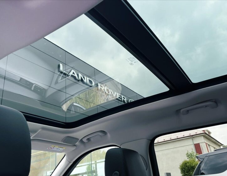 Land Rover Range Rover Velar 12