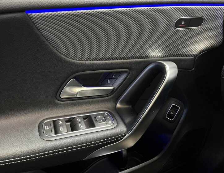 Mercedes-Benz CLA 12