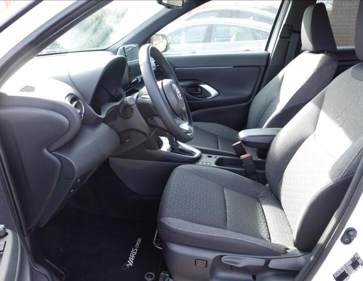 Toyota Yaris Cross 10