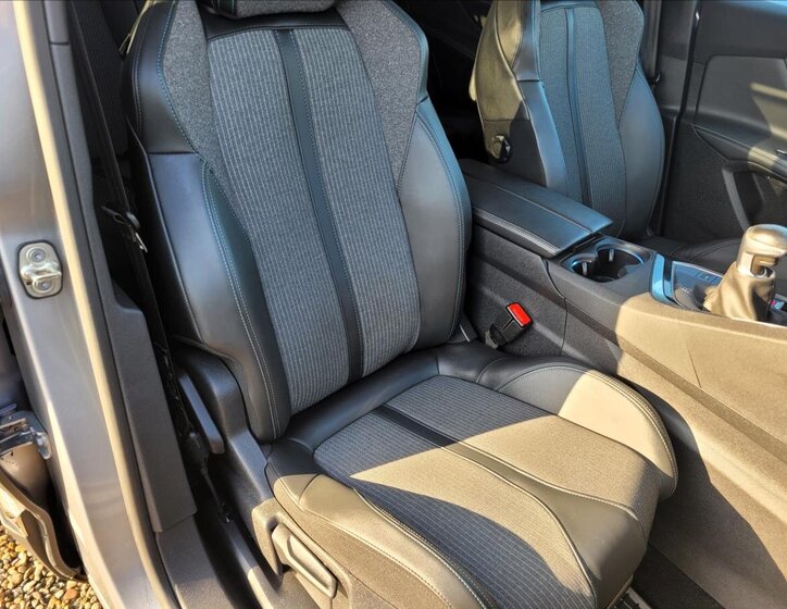 Peugeot 5008 SUV 1,5 l 96 kw