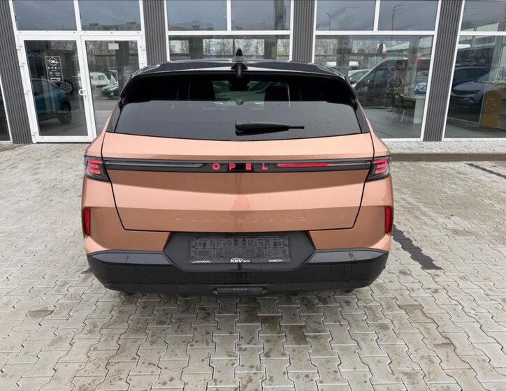 Opel Grandland SUV / Terénní 1,2 l 107 kw