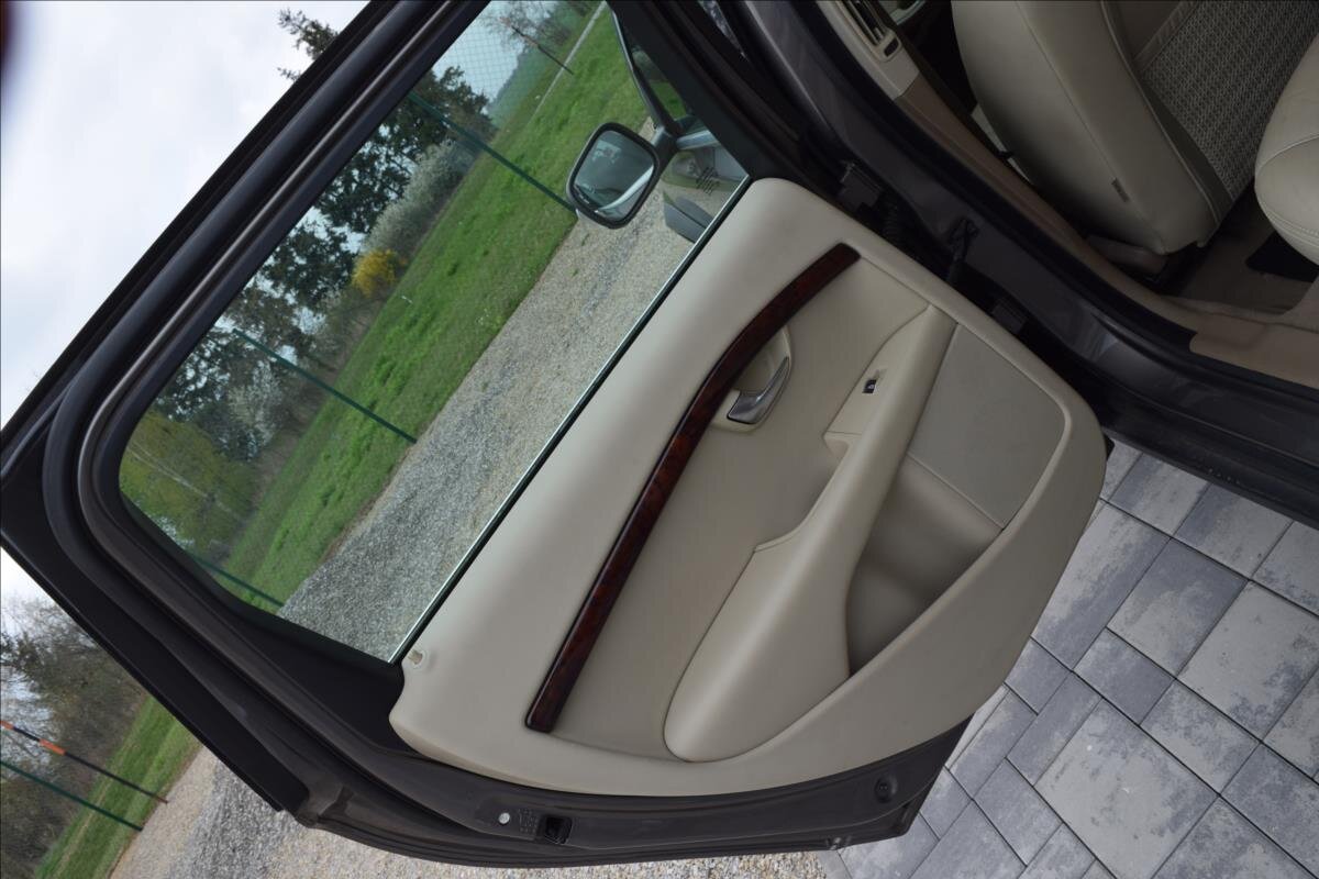 Volvo XC70 Kombi 2,4 l 120 kw