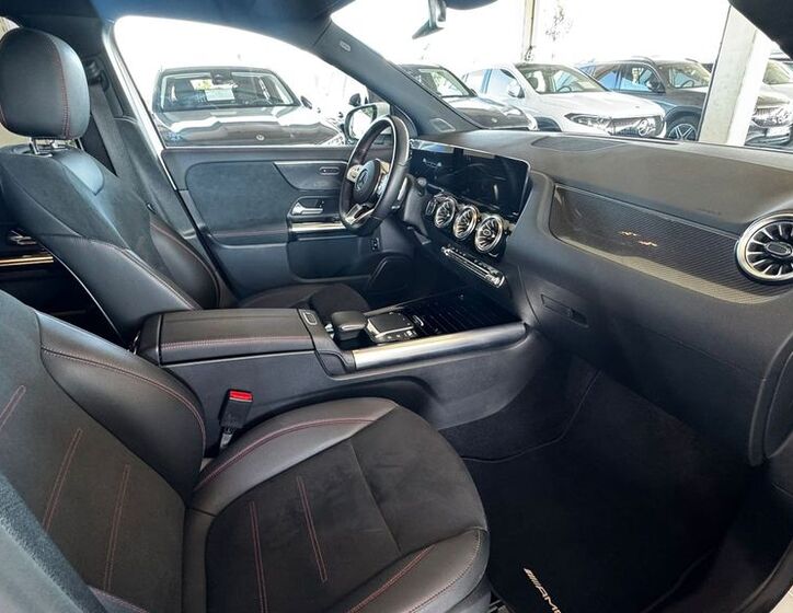 Mercedes-Benz GLA 11