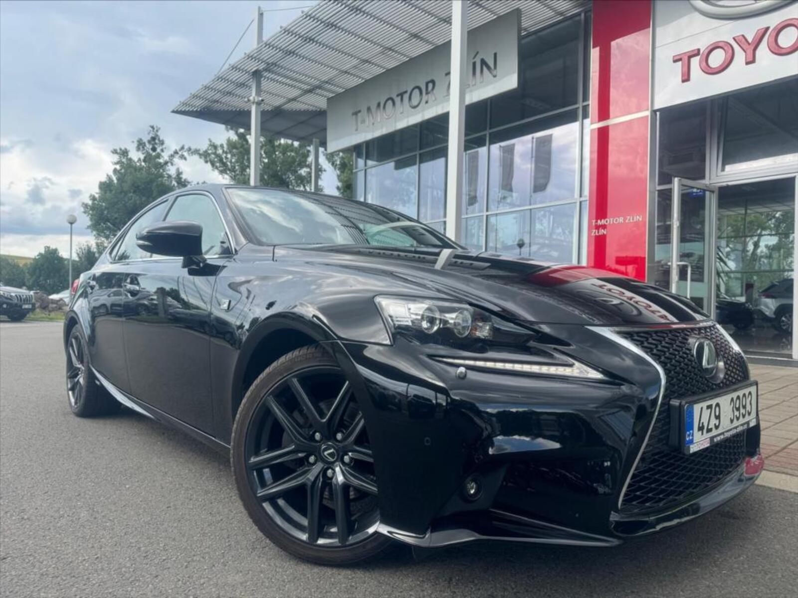 Lexus IS 300h 1