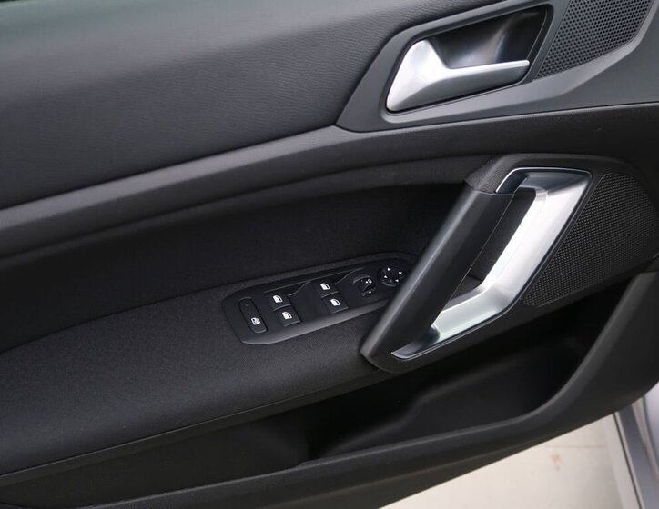 Peugeot 308 Hatchback 1,2 l 81 kw