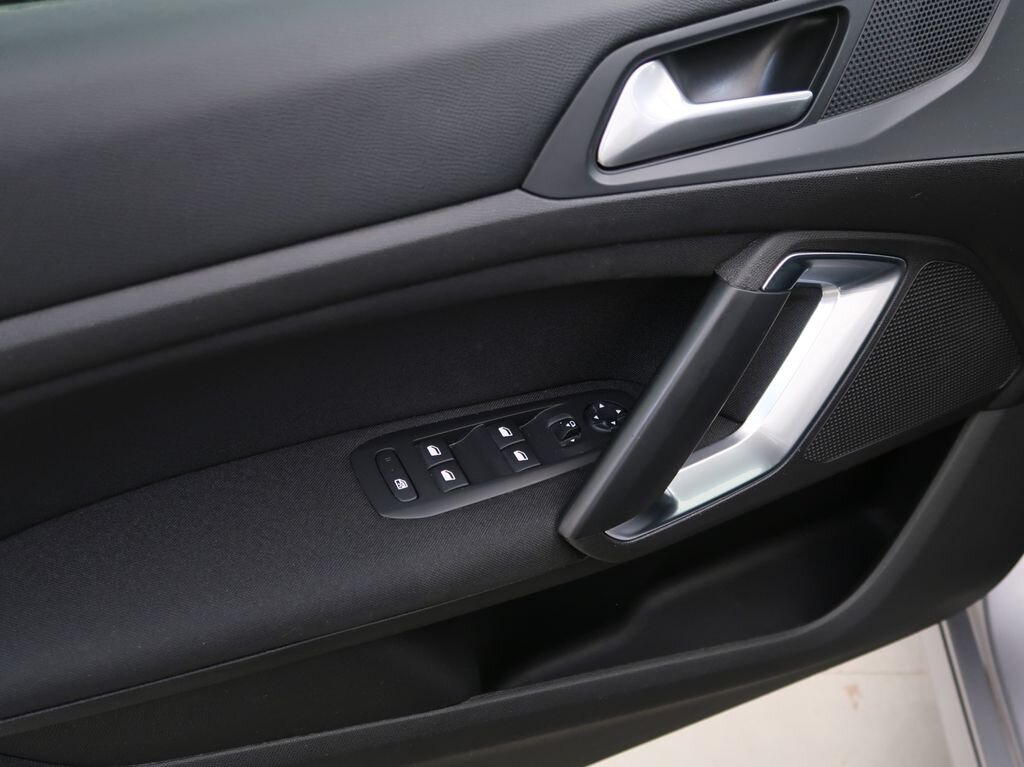 Peugeot 308 Hatchback 1,2 l 81 kw