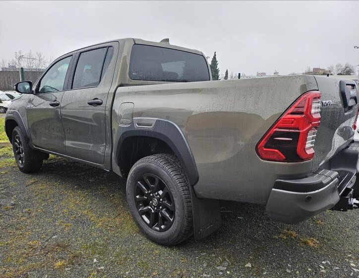 Toyota Hilux 2