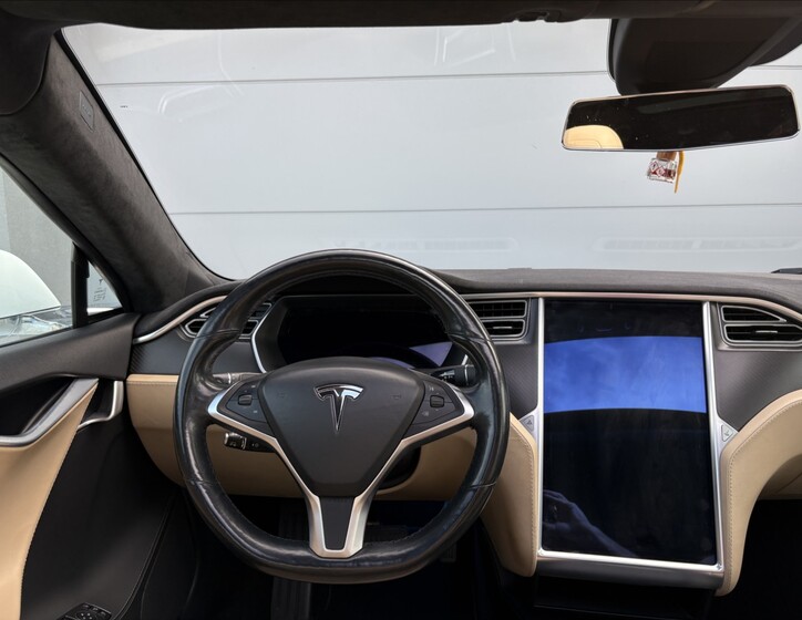 Tesla Model S 9
