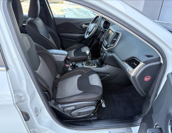 Jeep Cherokee SUV 2,0 l 103 kw