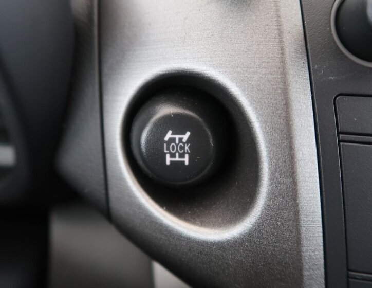 Toyota RAV4 SUV / Terénní 2,0 l 116 kw