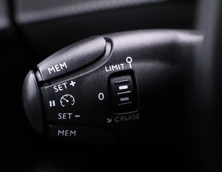 Peugeot 208 Hatchback 1,2 l 74 kw