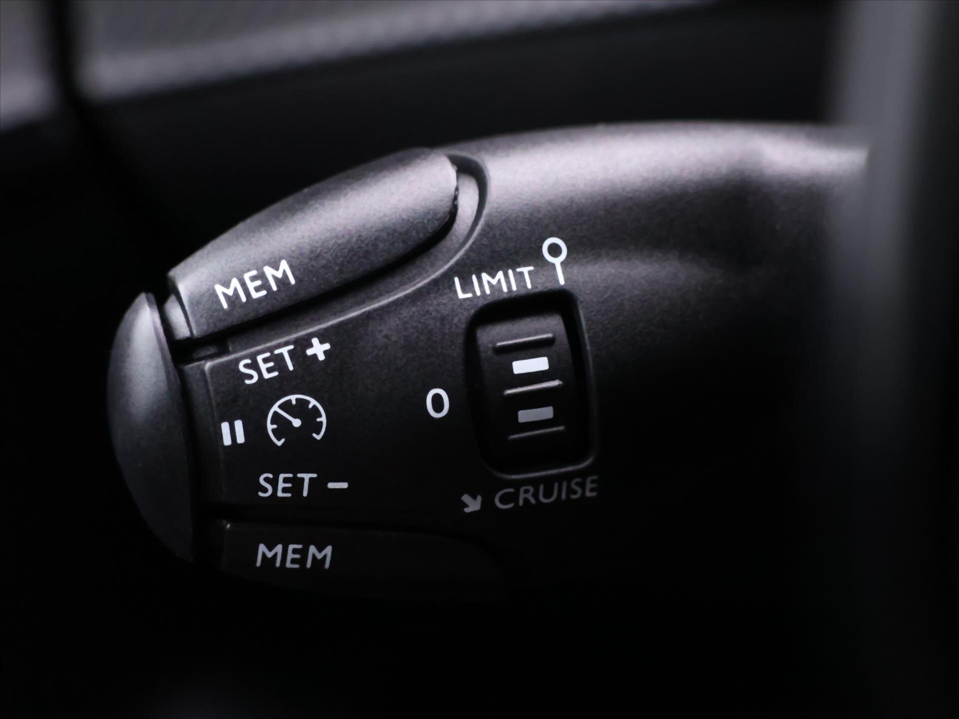 Peugeot 208 Hatchback 1,2 l 74 kw