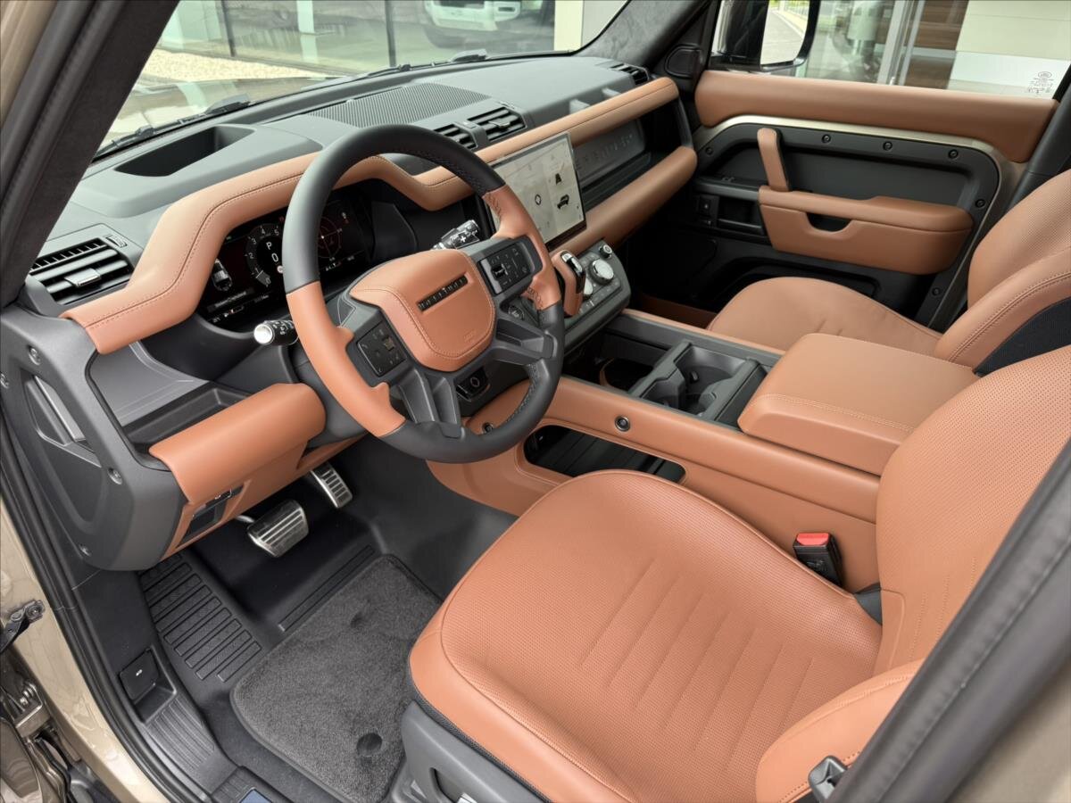 Land Rover Defender SUV 4,4 l 467 kw