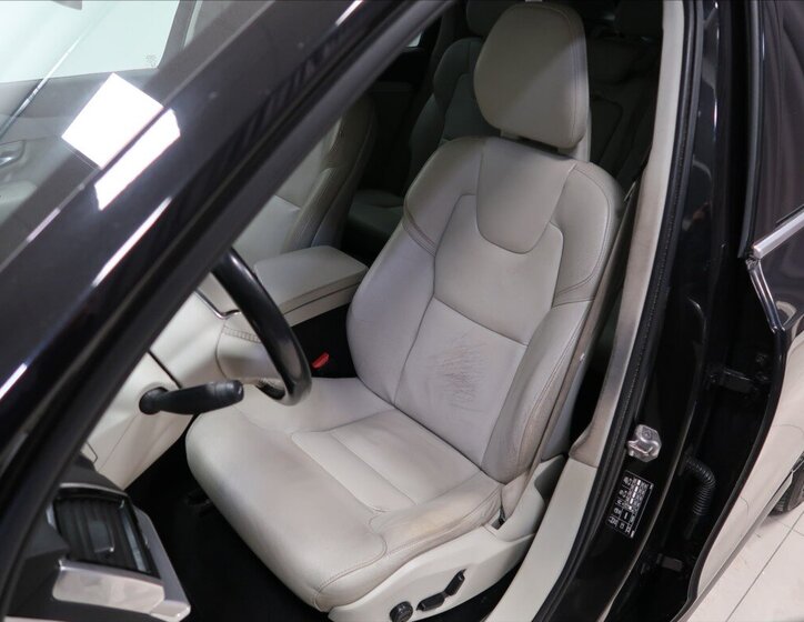 Volvo XC90 SUV 2,0 l 173 kw