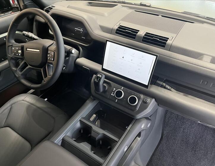 Land Rover Defender 26