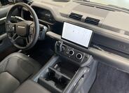 Land Rover Defender 26
