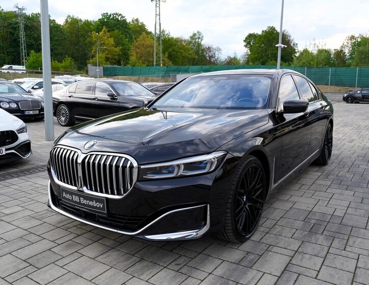 BMW Řada 7 Sedan / Limuzína 4,4 l 390 kw