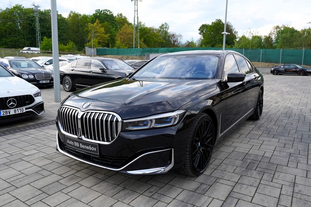 BMW Řada 7 Sedan / Limuzína 4,4 l 390 kw