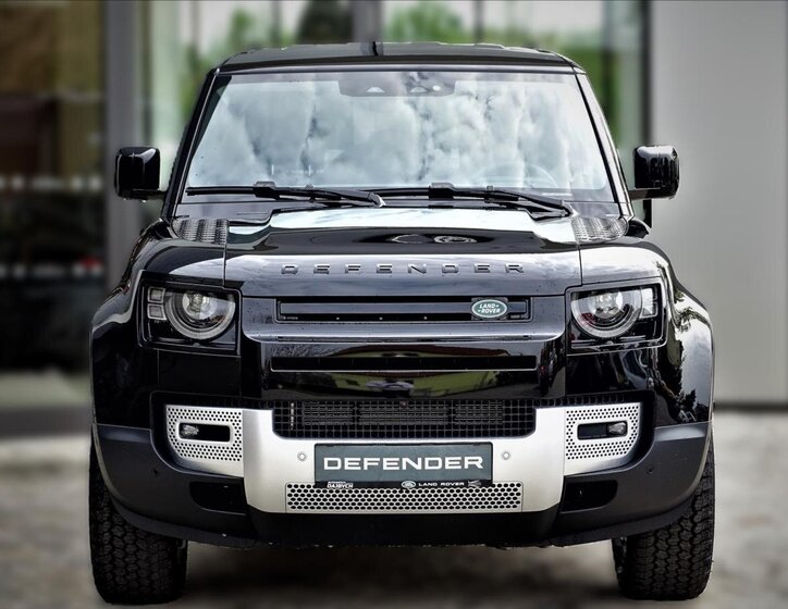 Land Rover Defender 5