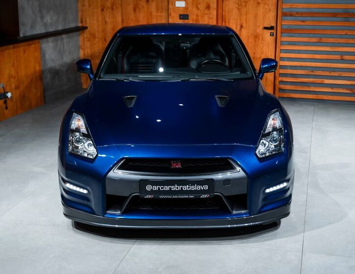 Nissan GT-R 7