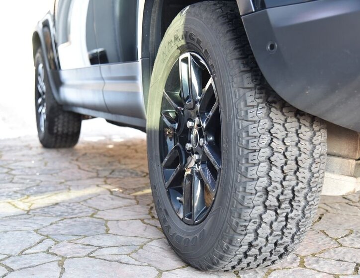 Land Rover Defender SUV 3,0 l 183 kw