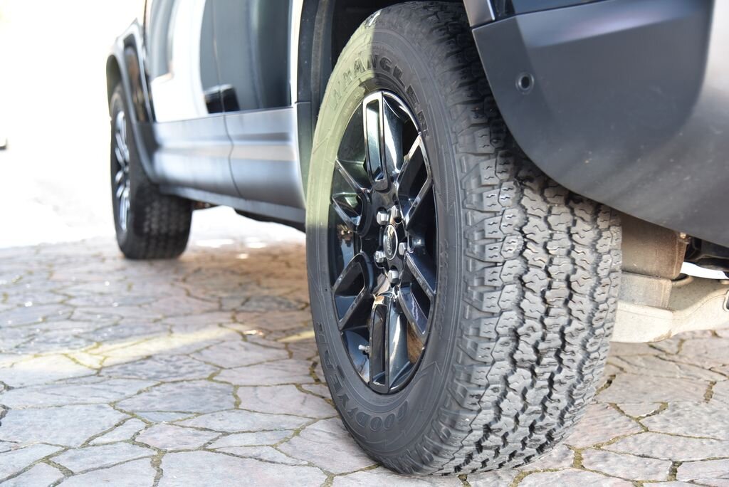 Land Rover Defender SUV 3,0 l 183 kw