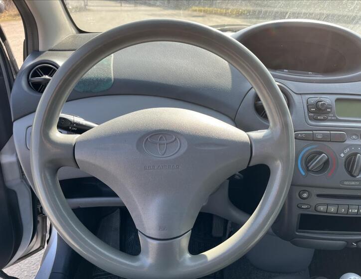 Toyota Yaris 12