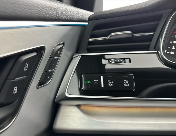 Audi Q8 SUV / Terénní 3,0 l 210 kw