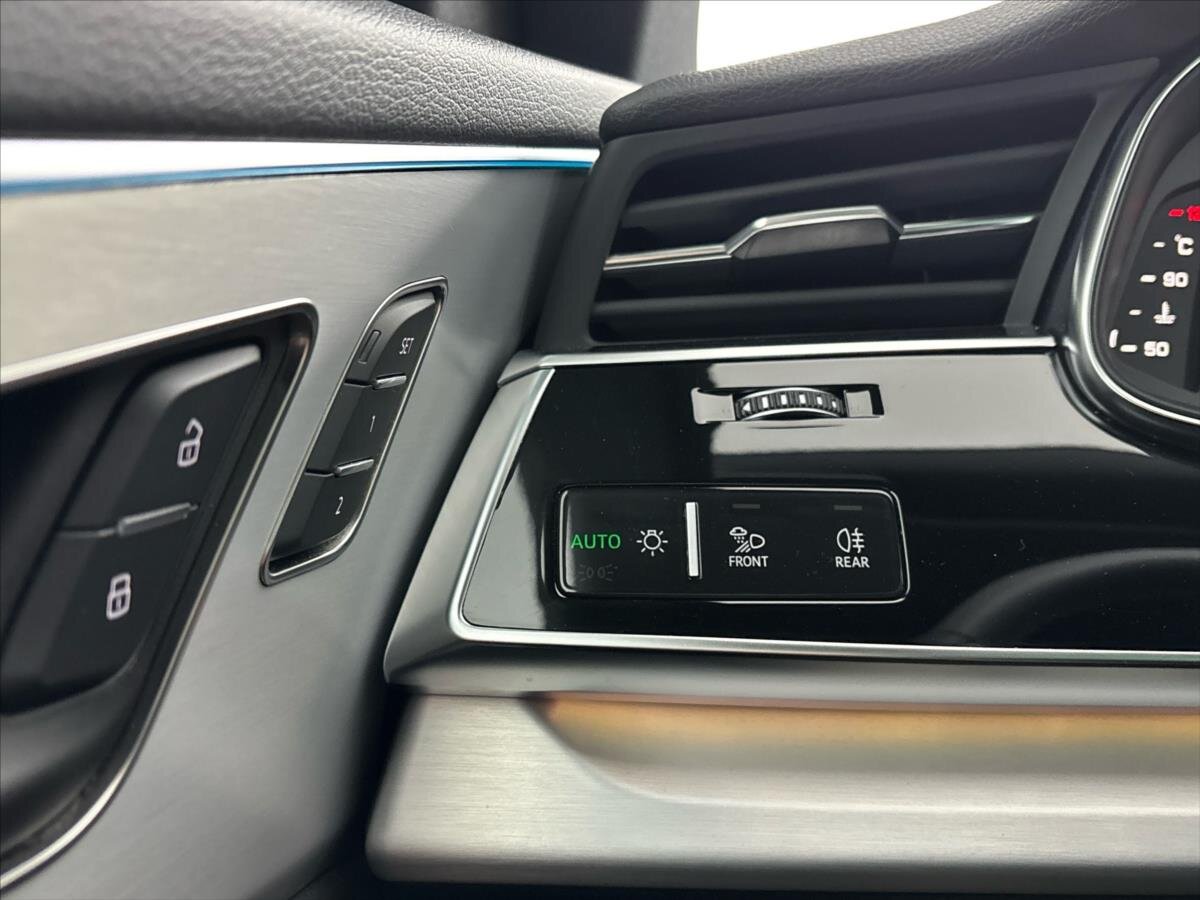 Audi Q8 SUV / Terénní 3,0 l 210 kw