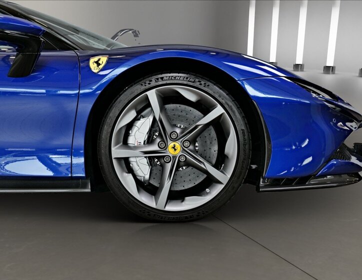 Ferrari SF90 Kupé 4,0 l 736 kw