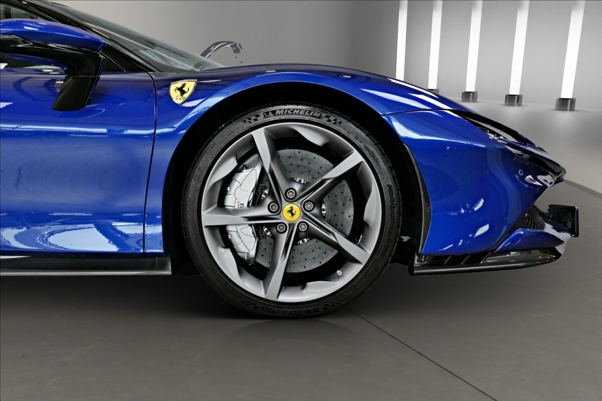Ferrari SF90 Kupé 4,0 l 736 kw