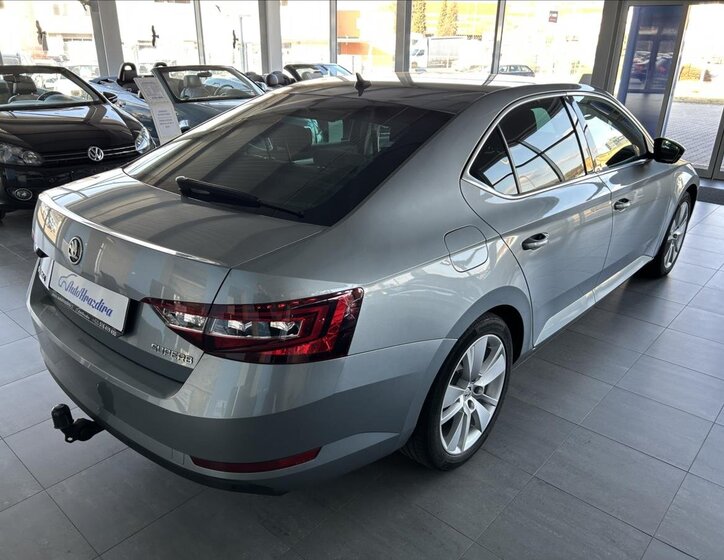 Škoda Superb Sedan / Limuzína 1,4 l 110 kw