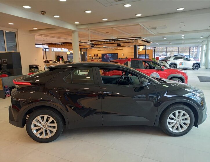 Toyota C-HR SUV 1,8 l 103 kw