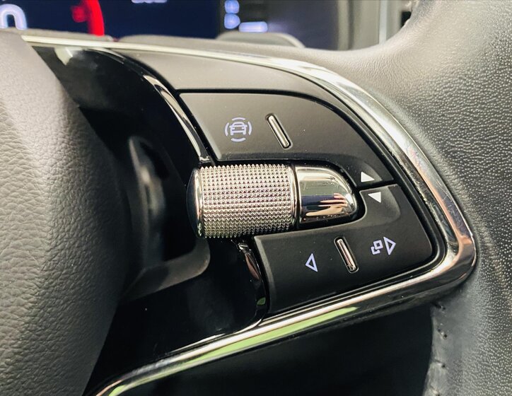 Škoda Karoq SUV / Terénní 1,5 l 110 kw