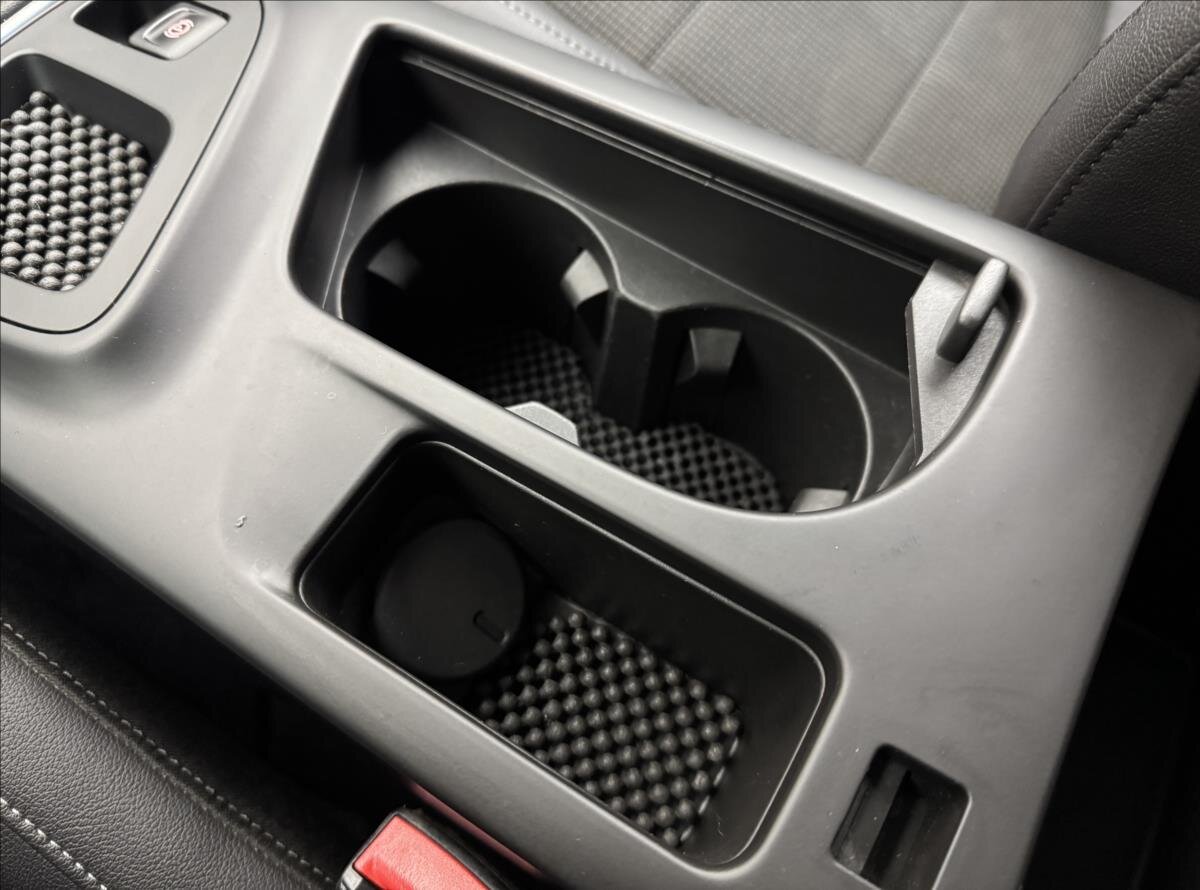 Opel Insignia Sedan / Limuzína 2,0 l 118 kw