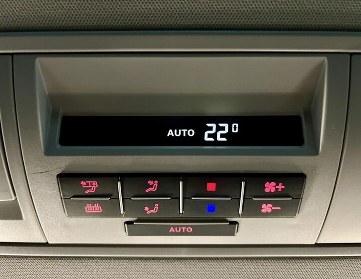 Volkswagen Caravelle 19