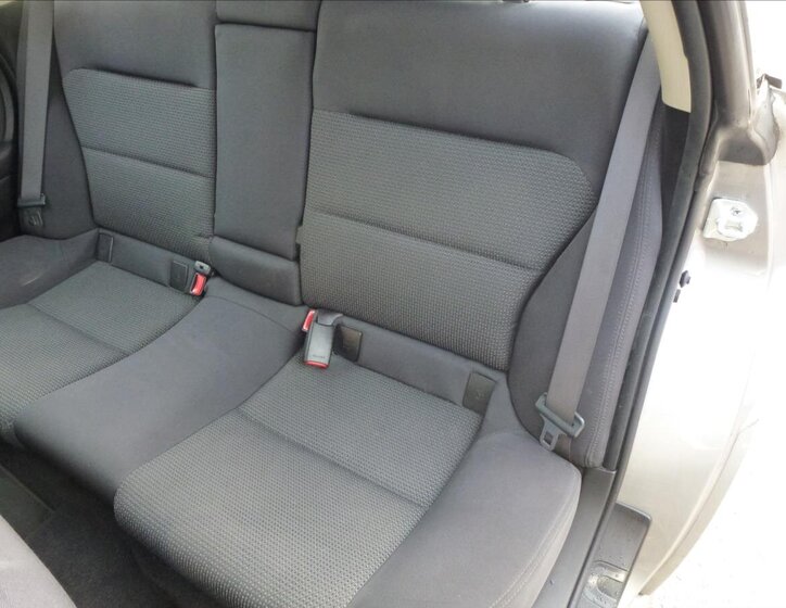 Subaru Legacy Kombi 2,0 l 121 kw