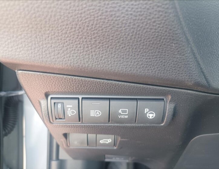 Toyota Corolla Cross SUV / Terénní 2,0 l 112 kw