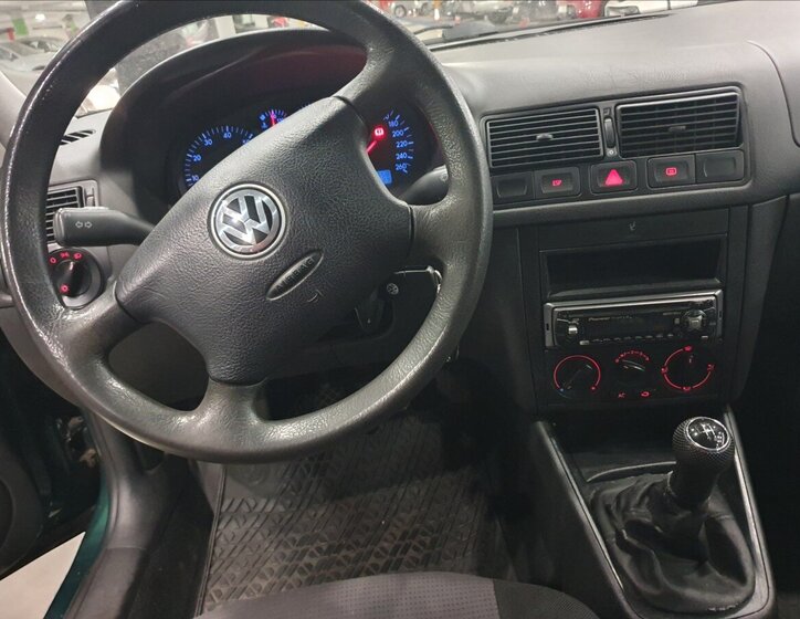 Volkswagen Golf Hatchback 1,6 l 77 kw