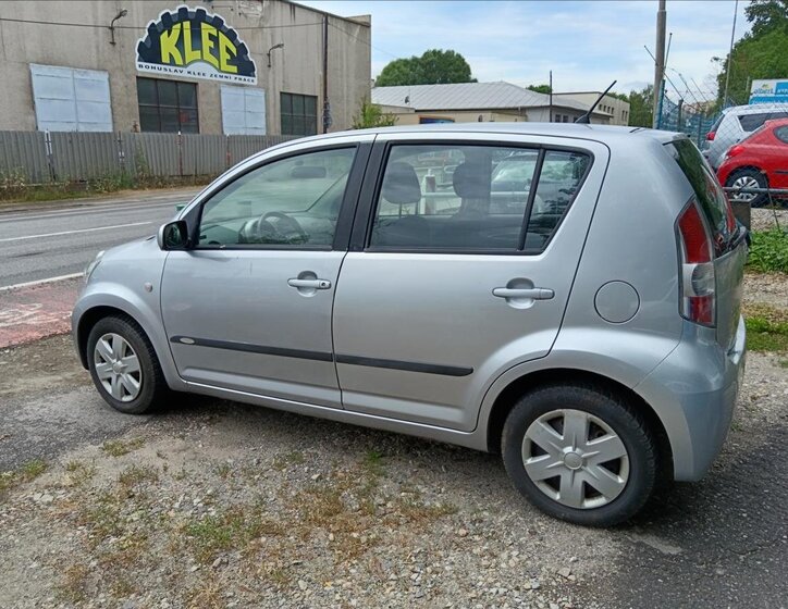 Daihatsu Sirion Hatchback 998,0 51 kw