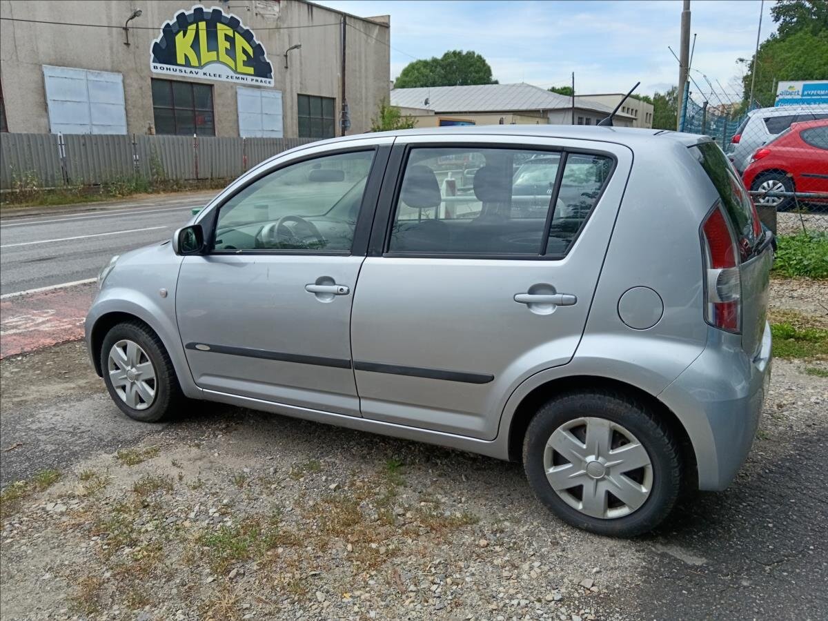 Daihatsu Sirion Hatchback 998,0 51 kw
