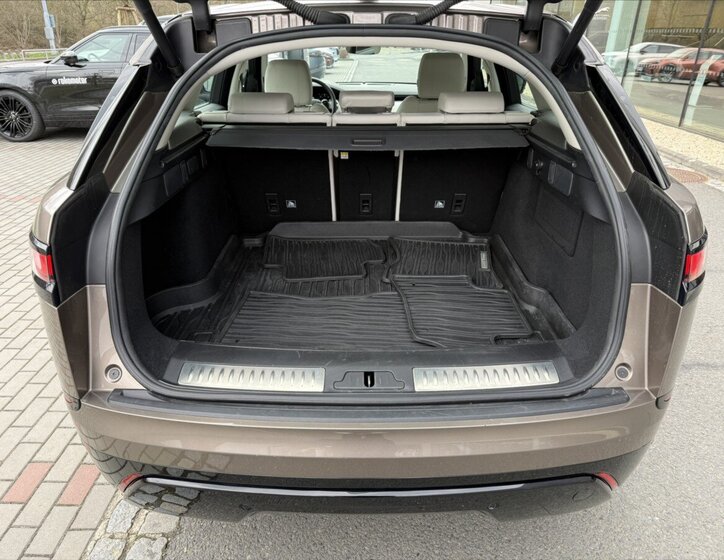 Land Rover Range Rover Velar SUV / Terénní 2,0 l 177 kw
