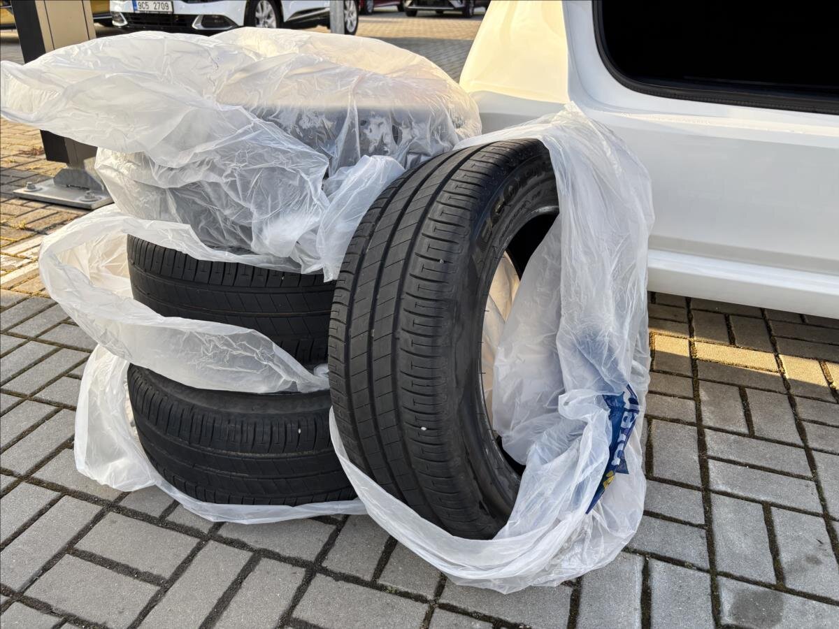 Toyota Corolla Sedan 1,5 l 92 kw