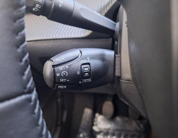 Peugeot 208 Hatchback 1,2 l 74 kw