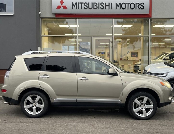 Mitsubishi Outlander SUV / Terénní 2,0 l 103 kw