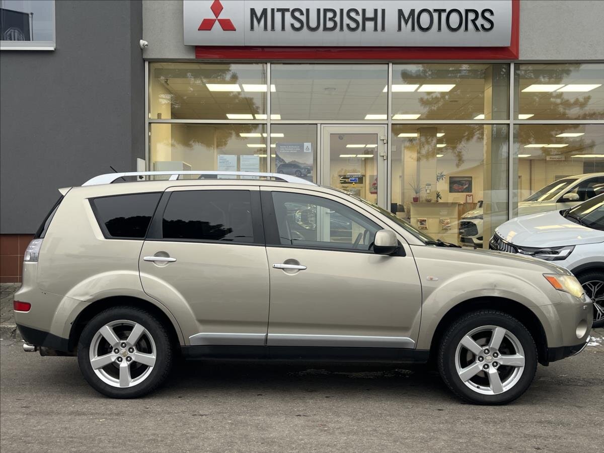 Mitsubishi Outlander SUV / Terénní 2,0 l 103 kw