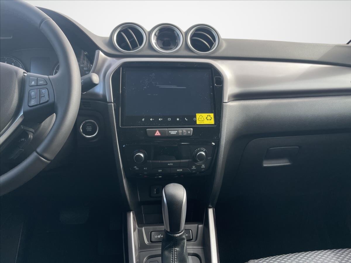 Suzuki Vitara SUV / Terénní 1,4 l 81 kw